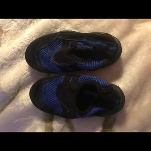 Toddler swim shoes
